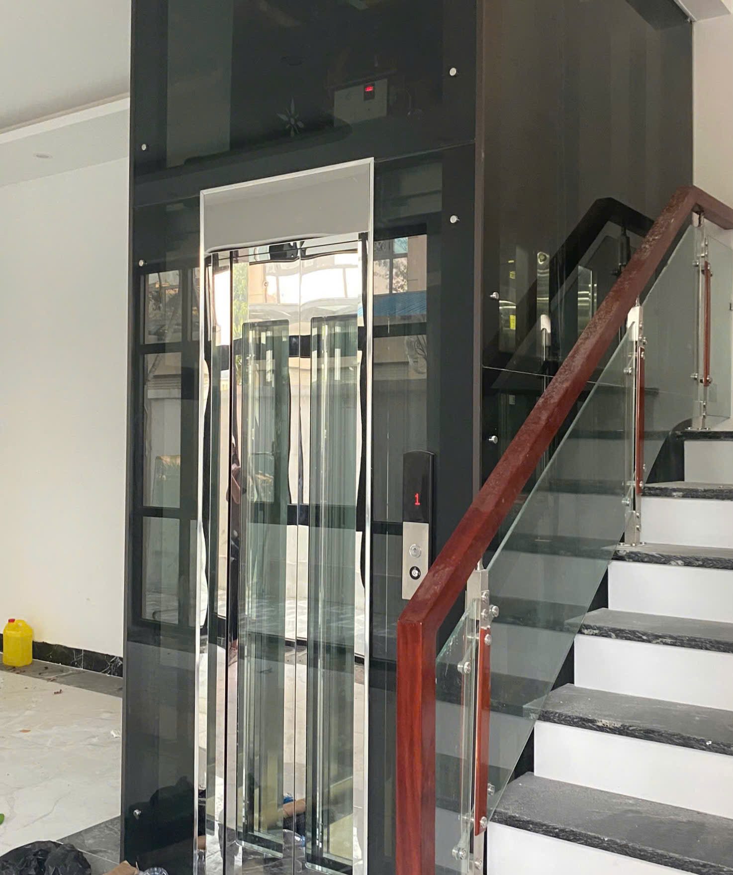 Kích thước thang máy kính gia đình giúp tối ưu không gian – Các lưu ý quan trọng khi lắp đặt thang máy