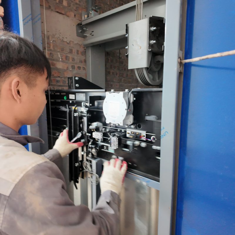 thang-may-350kg-kich-thuoc-gia-thanh-cau-hinh-luu-y-lap-dat-3