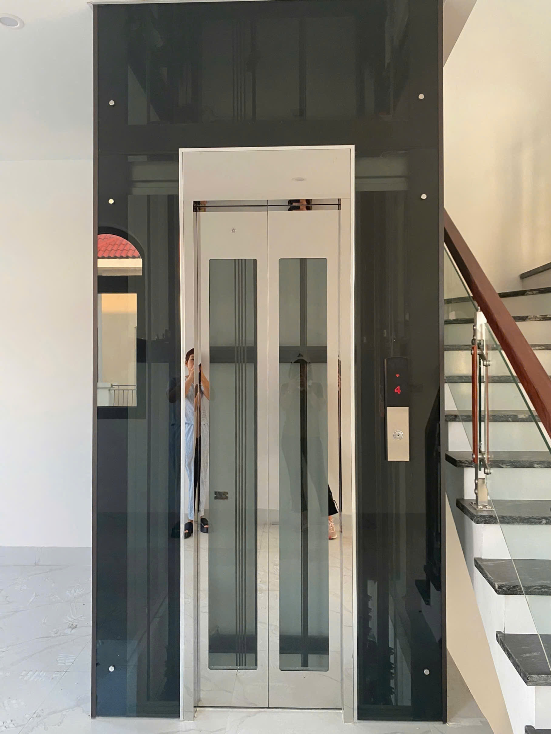 Có nên lắp thang máy gia đình không phòng máy? Báo giá & tư vấn chi tiết