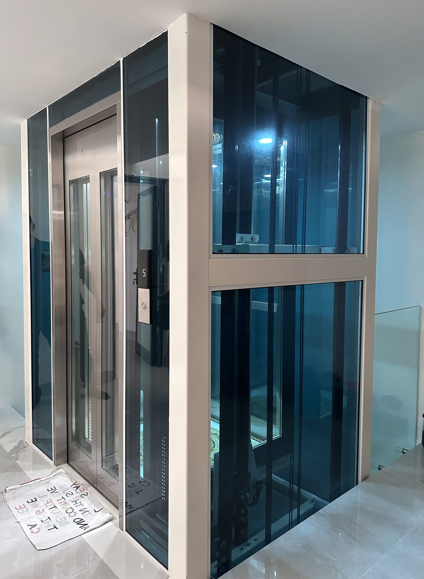 Đầu tư thang máy gia đình có đáng? Tuổi thọ trung bình thang máy bao lâu?