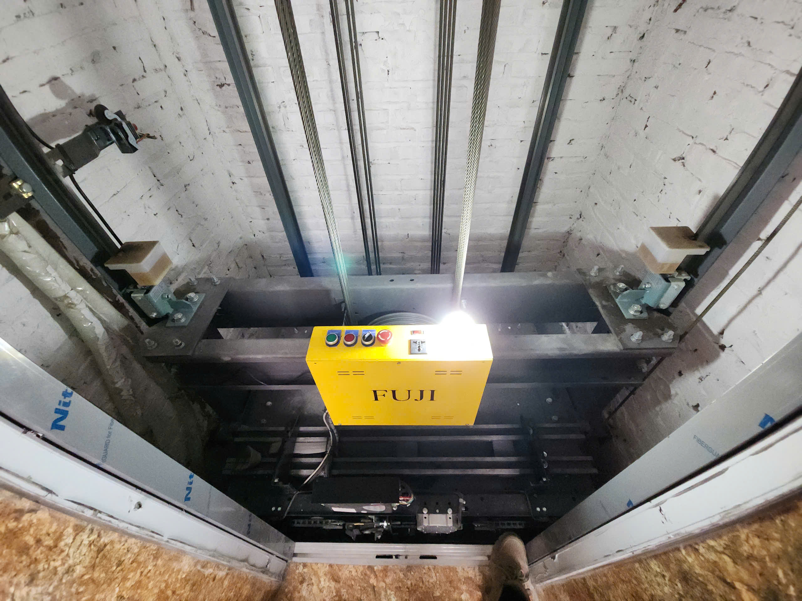 Cáp thang máy bao lâu phải thay? Dấu hiệu nhận biết cần thay cáp thang máy