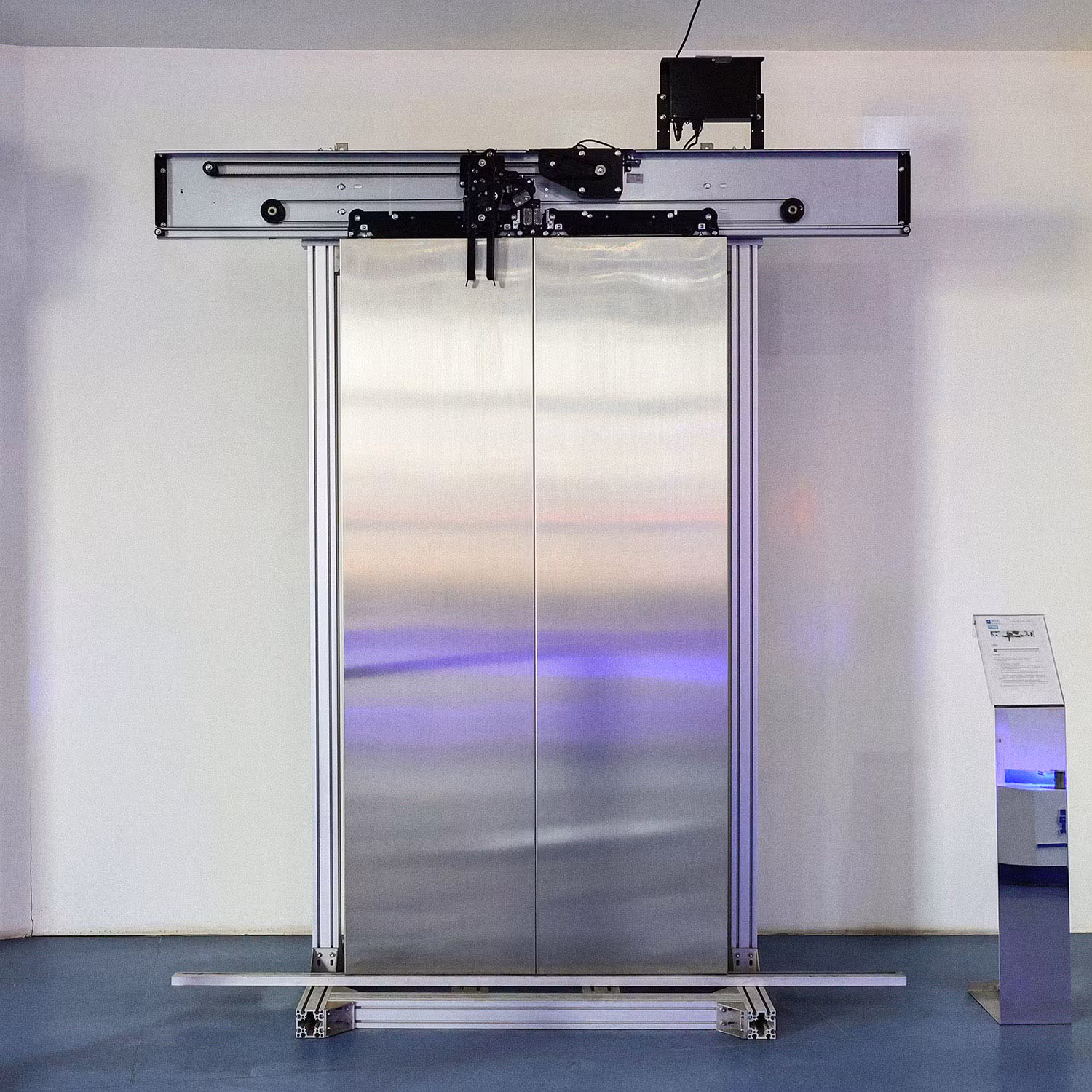 Kinh nghiệm lắp đặt thang máy: Chọn cửa mở tâm hay cửa lùa thang máy